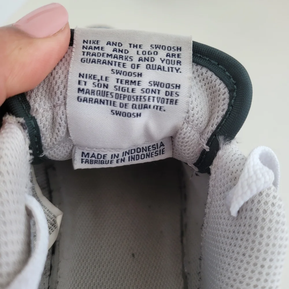 Nike Air Force 1 Low Grade School Lifestyle Shoes (Vintage Green/White/Obsidian)